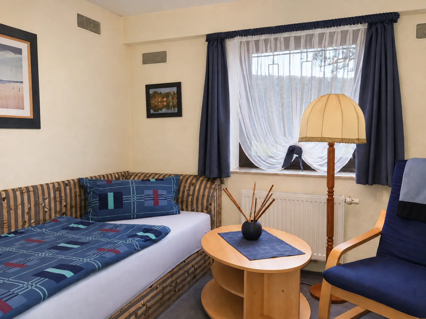 Das blaue Zimmer der Pension Deparade in Altenburg